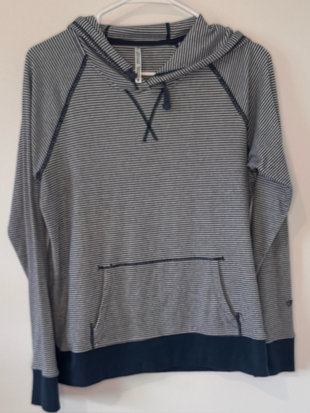 KÜHL Stria Women’s Medium Navy White Striped Pullover Hoodie Outdoor
